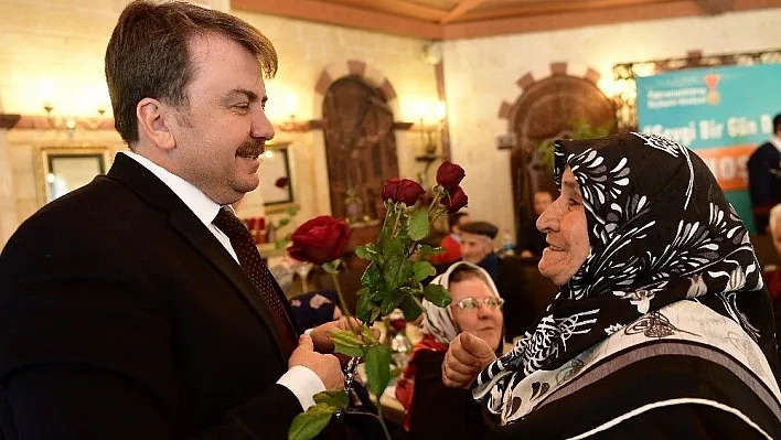 Büyükşehir yarım asırlık evli çiftleri ağırladı
