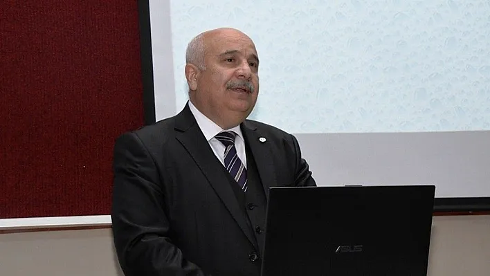 Prof. Dr. Gönüllü kainat ilmi dersine katıldı
