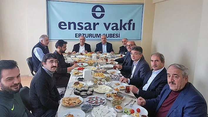 Rektör Çomaklı, Ensar Vakfını ziyaret etti
