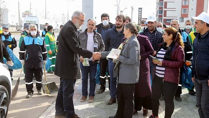 Bağlarda vatandaşlar temizlik konusunda bilgilendirildi
