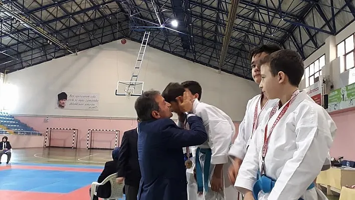 Okullar arası Karate İl Birinciliği müsabakaları yapıldı
