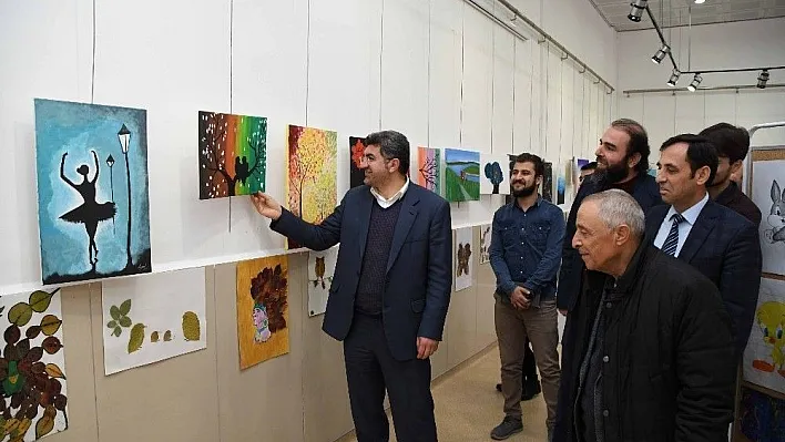 Üniversite öğrencilerinden görsel sanatlar sergisi
