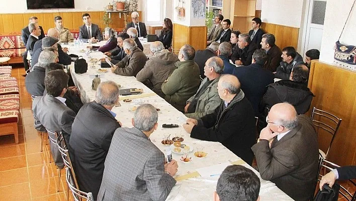Çemişgezek'te 'Okuma Yazma Seferberliği' toplantısı Yapıldı
