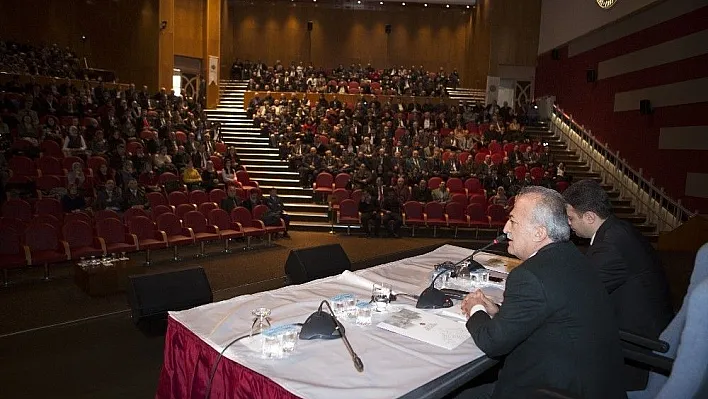 Rektör Çomaklı, Atatürk Üniversitesi idari personeliyle buluştu
