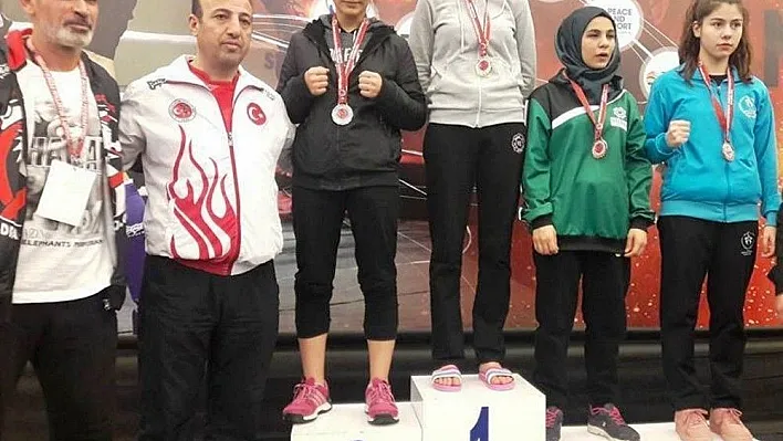 Zilan kardeşler madalyaya doymuyor
