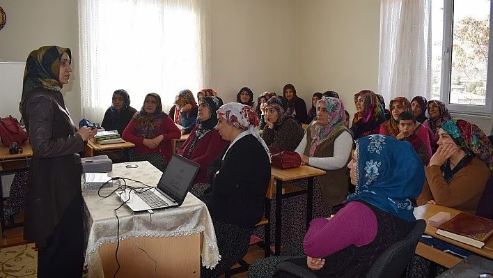 Aile içi iletişimin önemi anlatıldı
