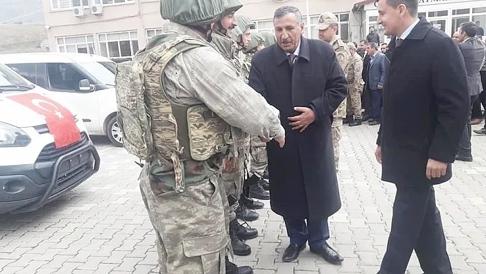 Çermik ve Çüngüş'ten 26 güvenlik korucusu Afrin'e uğurlandı
