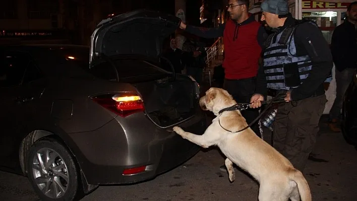 Bağlar'da 700 polisin katılımıyla geniş kapsamlı asayiş uygulaması
