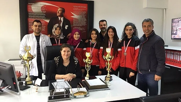 Diyarbakır'da okullararası kort tenisi müsabakaları
