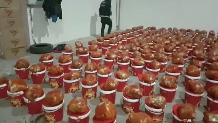 Ketçap kovalarından uyuşturucu çıktı
