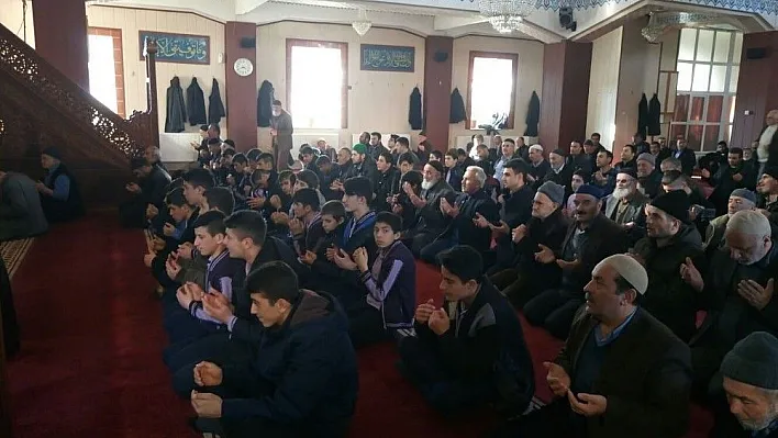 Öğrenciler Afrin için Fetih Suresi okudu
