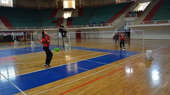 Diyarbakır'da badminton grup maçları
