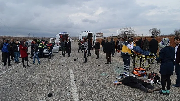 Adıyaman'da otomobiller çarpıştı: 1 ölü, 5 yaralı
