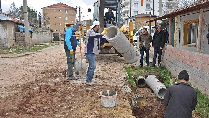 Yağmur suyu çalışmaları devam ediyor
