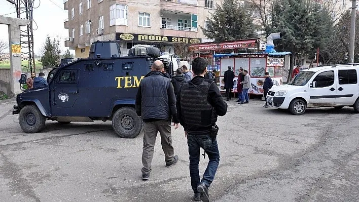 Yönetici, tartıştığı kapıcıyı silahla yaraladı
