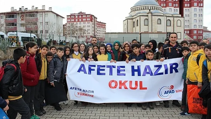 Bingöl'de öğrencilere afet eğitimi verildi
