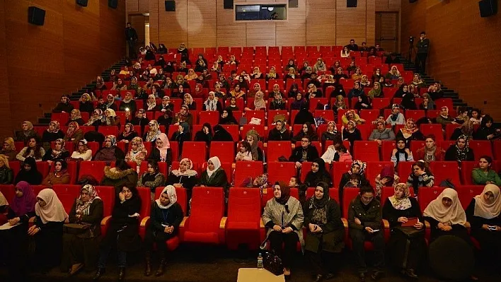 Kadınlara 'Adalet' konferansı verildi
