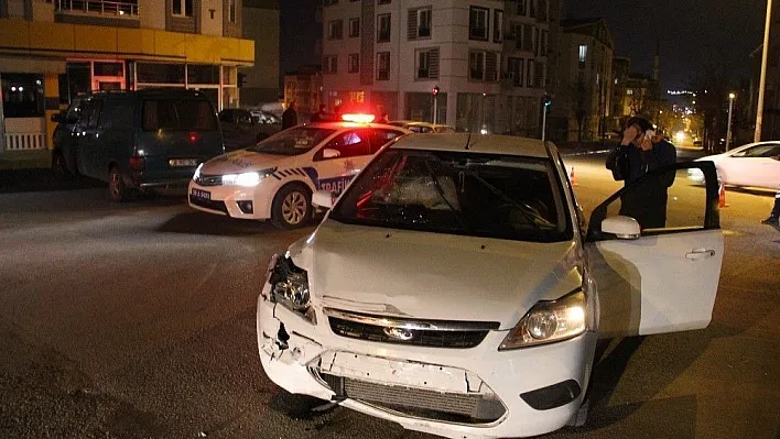 Polisi görünce aracını bırakıp kaçtı
