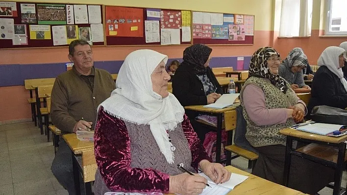 Kaymakam Pektaş'tan okuma-yazma kurslarına ziyaret
