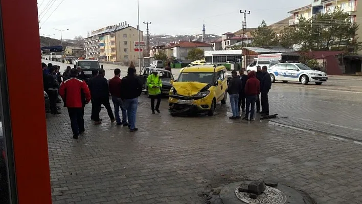 Kaza güvenlik kameralarına yansıdı
