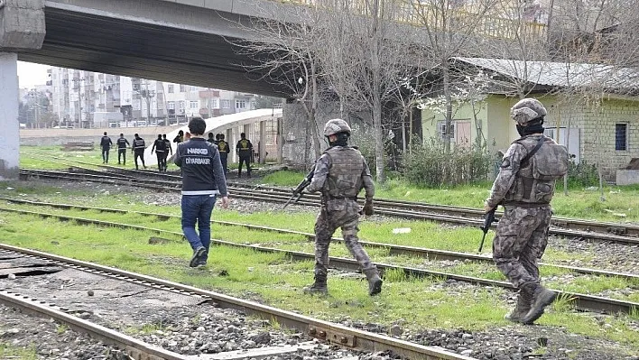 Diyarbakır Bağlar'da 180 polisle narkotik uygulaması
