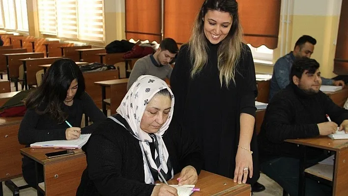 Sivaslı Fadime Teyze, akademik kariyer peşinde
