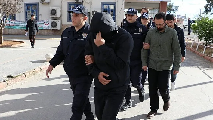 FETÖ'den 17 rütbeli asker gözaltında
