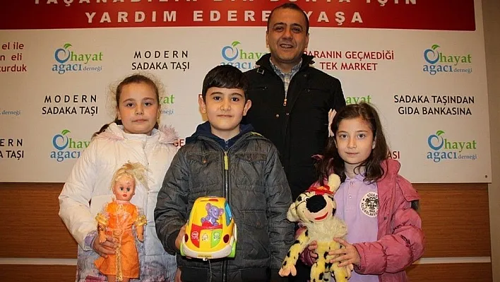 Hayat Ağacı Derneği'ne oyuncak bağışı
