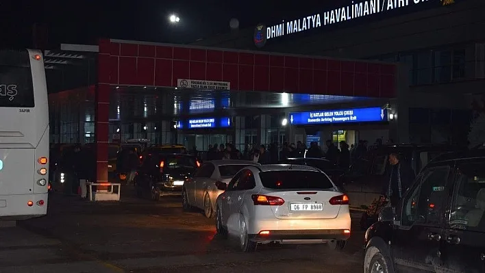 Malatya-İstanbul uçağında 2 kaçak yolcu yakalandı