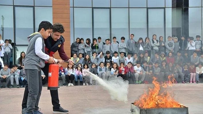 Diyarbakır'da öğrencilere itfaiye eğitimi verildi
