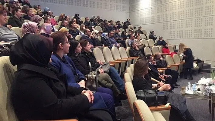 Erzurum'da,  'Aile İçi İletişim' konferansı
