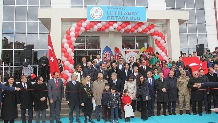 Sivas'ta hayırseverin yaptırdığı okulun açılış töreni yapıldı.
