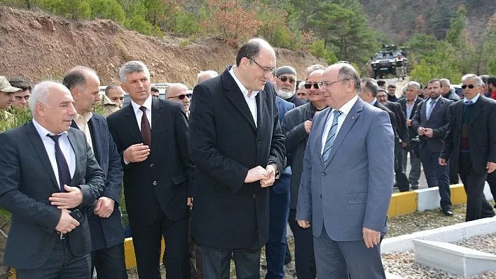 Heyelan sonucu toprak altında kalanlar anıldı
