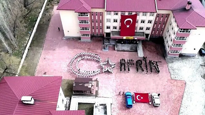 Öğrencilerden 'Afrin' koreografisi
