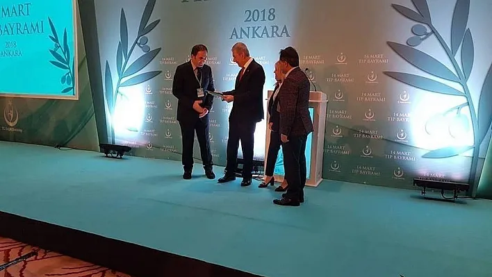 Dr. Albayrak, Erzurum il birinciliği ödülünü aldı

