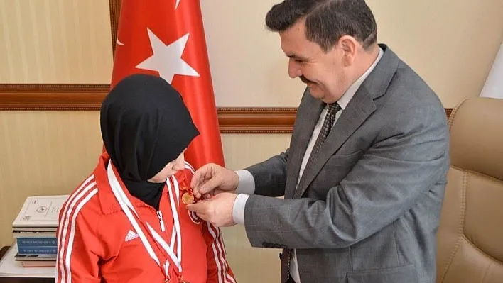 Milli kayakçı Ayşe Kader Yavuz, dünya ikinciliği ile Erzincan'ı gururlandırdı
