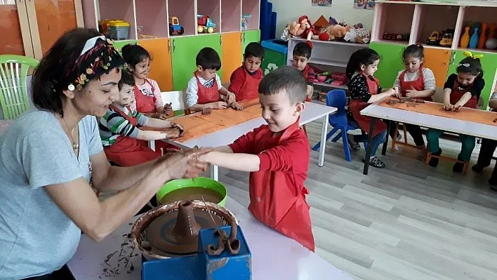 Anaokulu öğrencilerine çömlekçilik mesleği tanıtıldı
