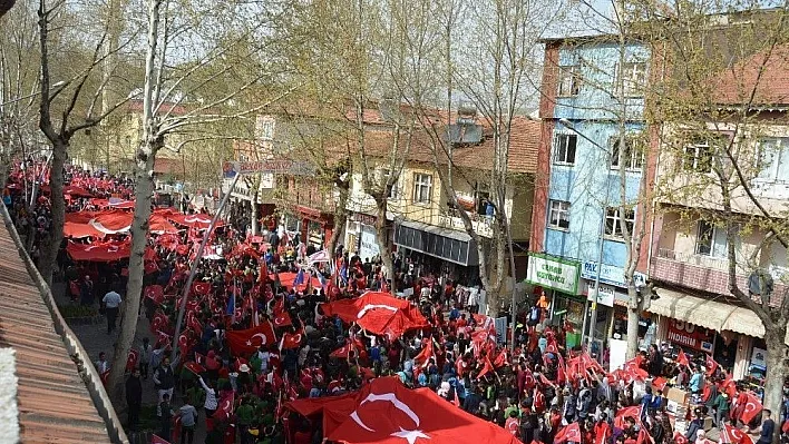 Gölbaşı'nda 'şehitlere saygı' yürüyüşü gerçekleştirildi
