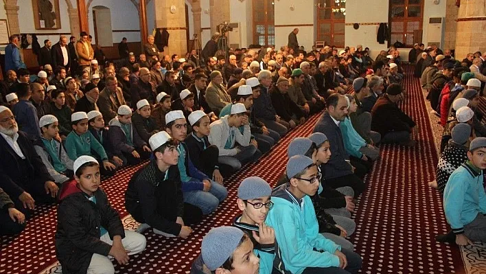 Diyanet İşleri Başkanı Erbaş, sabah namazında vatandaşlarla buluştu
