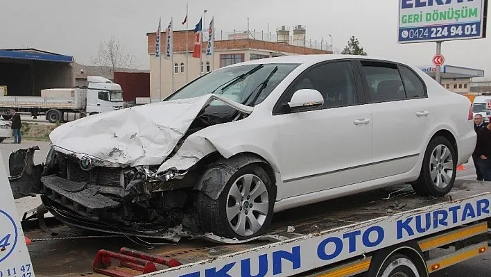 Elazığ'da trafik kazası: 2 yaralı