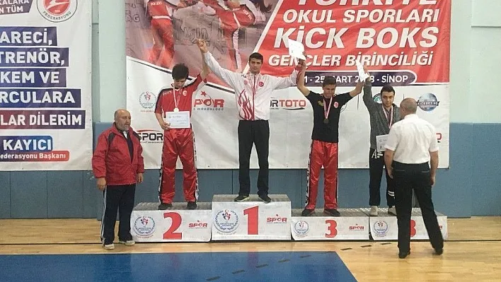 Fatih Kürşat Aygün, kickboksta altın madalya kazandı
