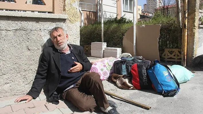 Ailesi tarafından kapı dışarı edildi
