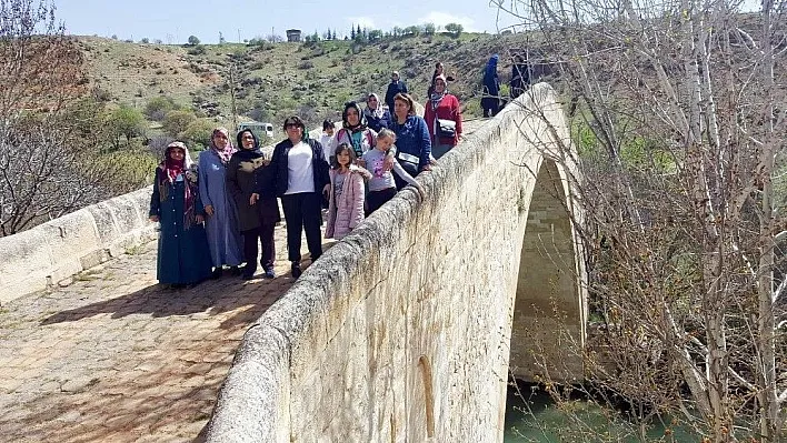 Elazığlı kadınlar,  Çemişgezek ilçesini gezdi