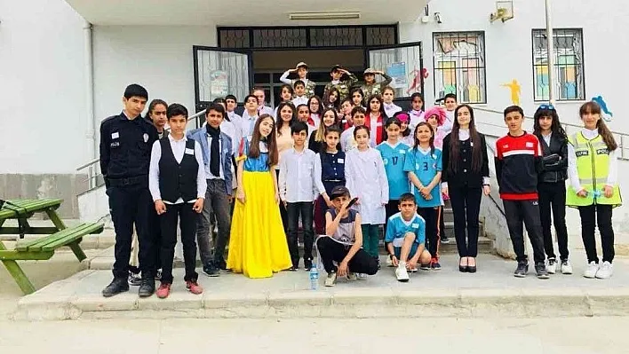 Kulplu öğrenciler meslek tanıtım etkinliği düzenledi
