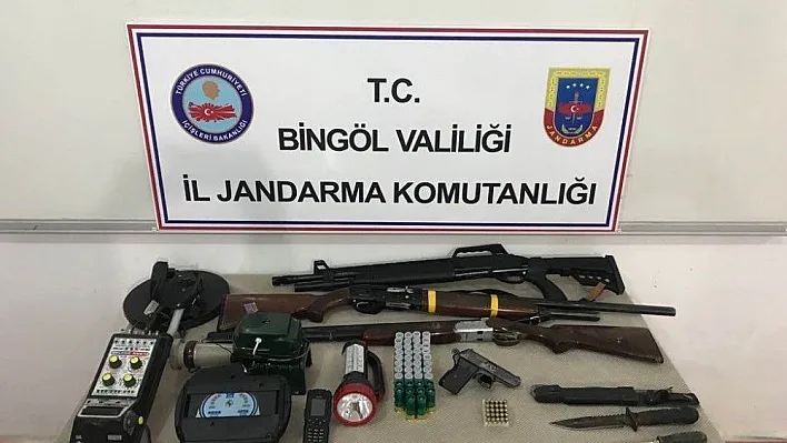 Evin içinde kaçak kazıya jandarma baskını: 6 gözaltı
