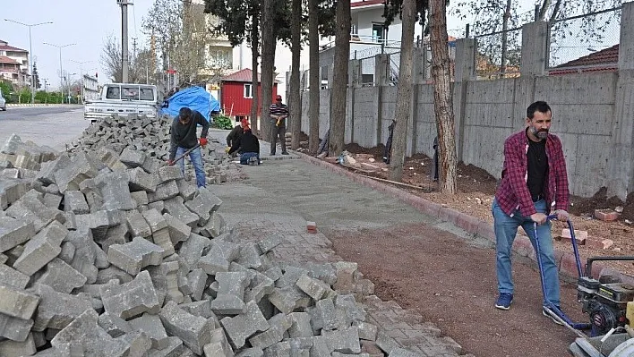 Gölbaşı ilçesinde kaldırım çalışmaları devam ediyor
