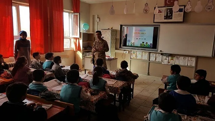 Pasinler'de öğrencilere trafik eğitim semineri verildi
