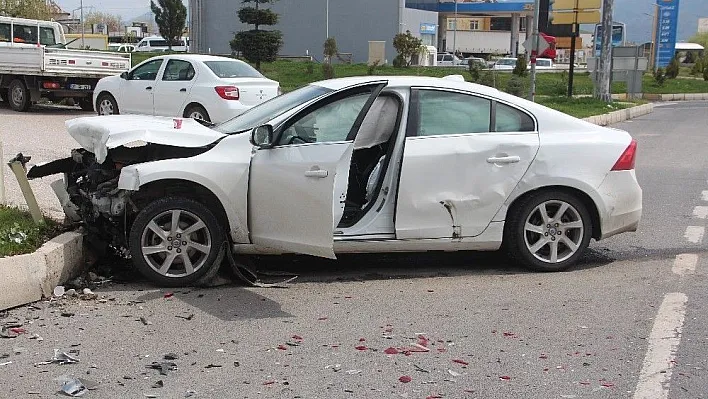 Elazığ'da trafik kazası: 2 yaralı