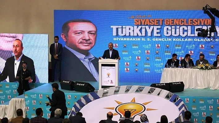 Bakan Çavuşoğlu AK Parti Diyarbakır Gençlik Kolları Kongresine katıldı
