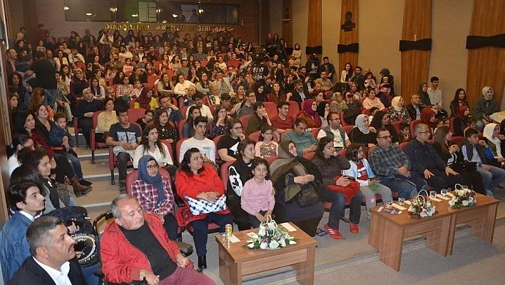 Gitar dinletisine yoğun ilgi
